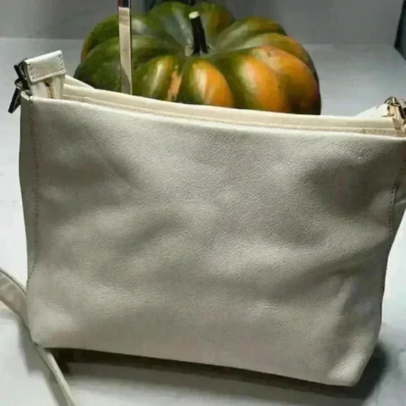 Kate Spade Pebbled Leather Tote/Shoulder/Crossbody Bag Cream Color - Picture 3 of 15